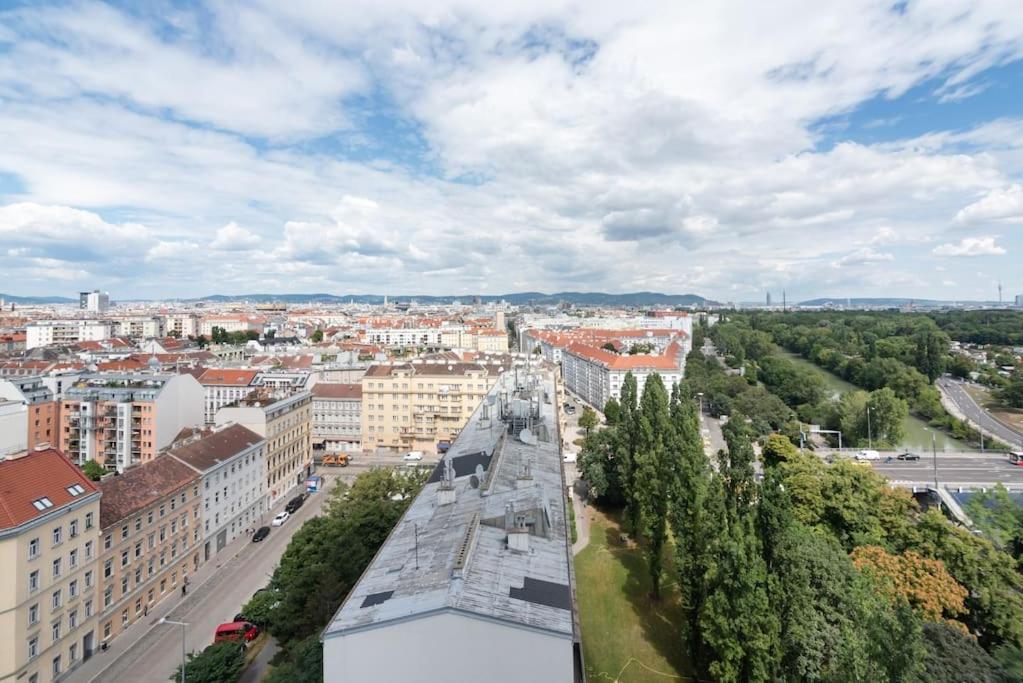 Hoch Hinaus, Neu Und Stilvoll Mit Pool Am Dach Apartment Vienna Exterior photo