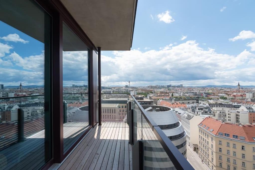Hoch Hinaus, Neu Und Stilvoll Mit Pool Am Dach Apartment Vienna Exterior photo