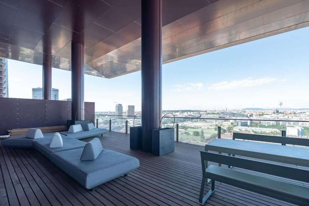 Hoch Hinaus, Neu Und Stilvoll Mit Pool Am Dach Apartment Vienna Exterior photo