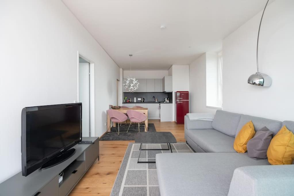 Hoch Hinaus, Neu Und Stilvoll Mit Pool Am Dach Apartment Vienna Exterior photo